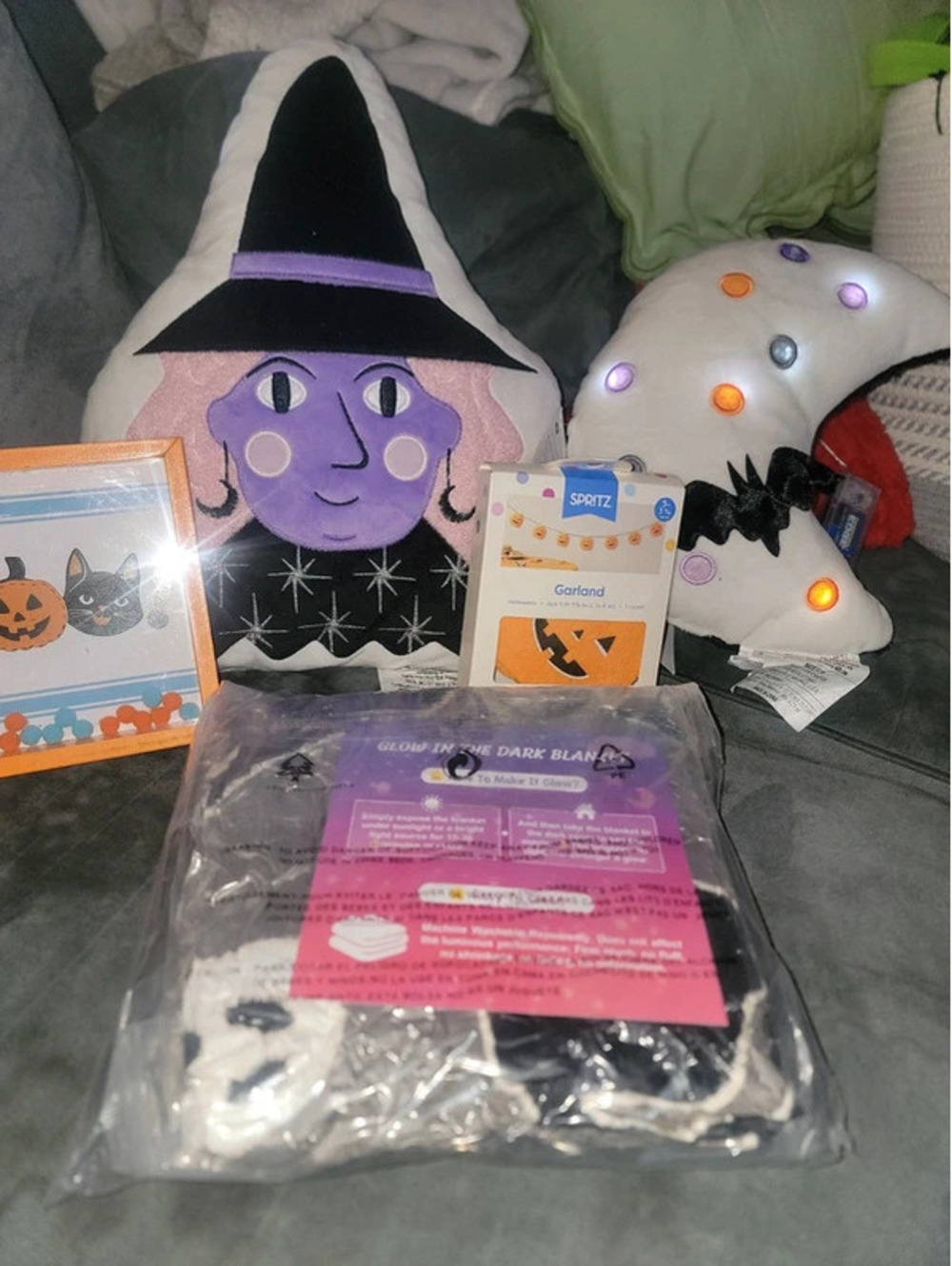 Halloween bundle! With glow in dark blanket read below